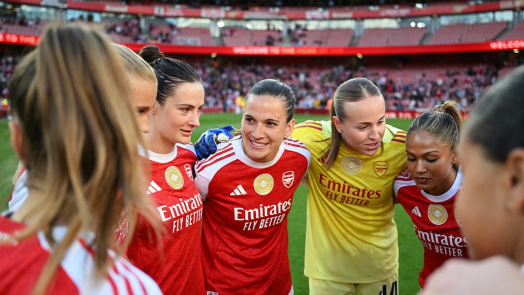 Codi-in-the-huddle_k3gnf3be.jpg