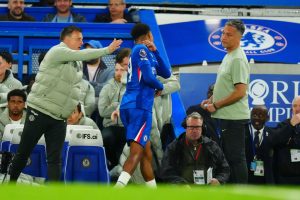 Wesley-Fofana-shrugs-off-a-Chelsea-coach.jpg