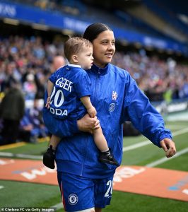 108662899-15824397-Sam_Kerr_brought_her_baby_boy_Jagger_onto_the_field_as_she_had_a-m-3_177897171476.jpeg