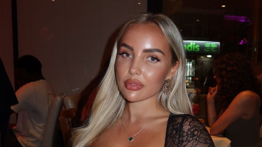 1_oliviajewellholder_1722281049_3423063998158531872_1471631910.jpg