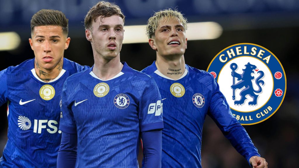 F365-Cole-palmer-Enzo-Fernandez-and-Alejandro-Garnacho-with-the-Chelsea-badge-1.jpg