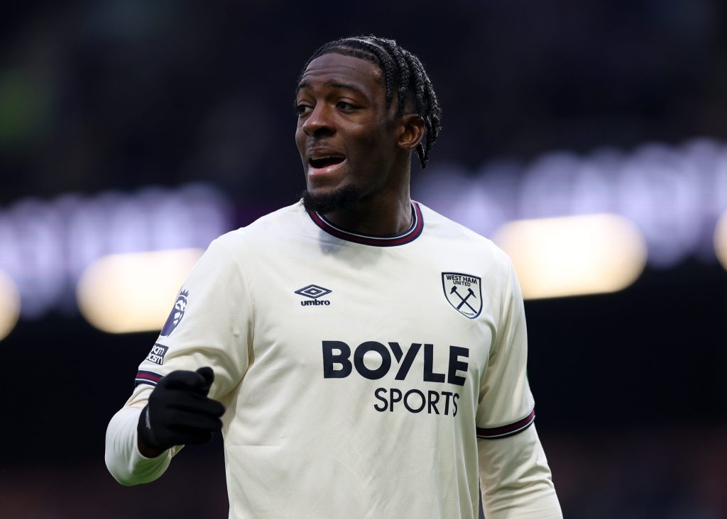 Leeds-plot-summer-move-to-sign-Chelsea-centre-back-Disasi-scaled.jpg