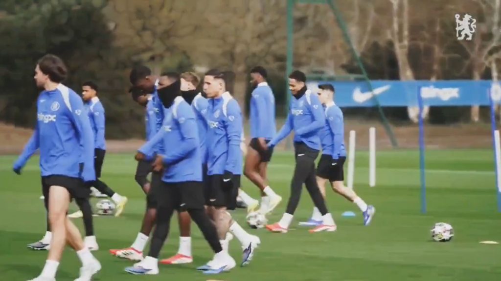 Levi-Colwill-in-Chelseas-open-training-session.jpg