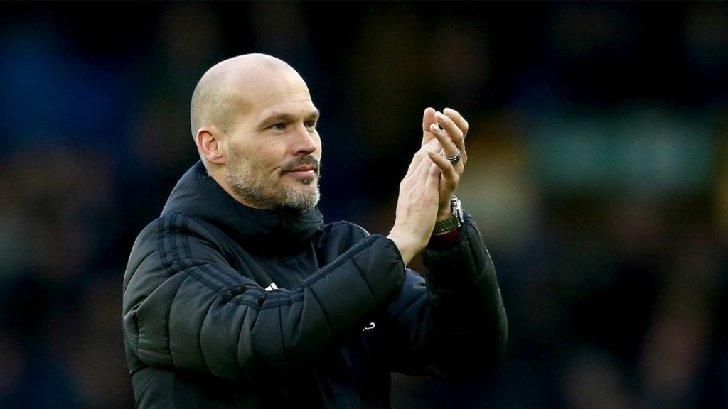 Ljungberg-clapping_wd3npepo.jpg