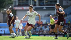 birmingham-england-emily-fox-of-arsenal-on-the-ball-while-under-pressure-from-rachel-maltby_dp14u86b.jpeg