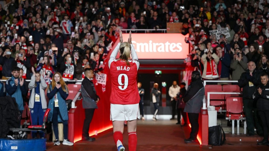 london-england-beth-mead-of-arsenal-applauds-fans-as-she-walks-out-the-tunnel-to-be_da1zbhsb.jpeg