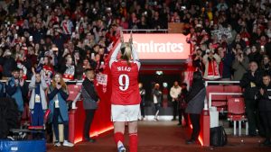 london-england-beth-mead-of-arsenal-applauds-fans-as-she-walks-out-the-tunnel-to-be_da1zbhsb.jpeg