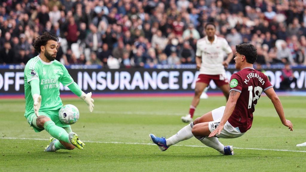 london-england-mateus-fernandes-of-west-ham-united-misses-a-chance-as-david-raya-of-arsenal_grpcnoeq.jpeg