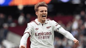 odegaard-celeb-west-ham_ofjrworj.png