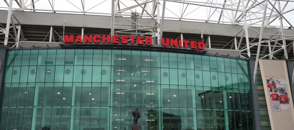 old-trafford-stadium-busby-statue.jpg