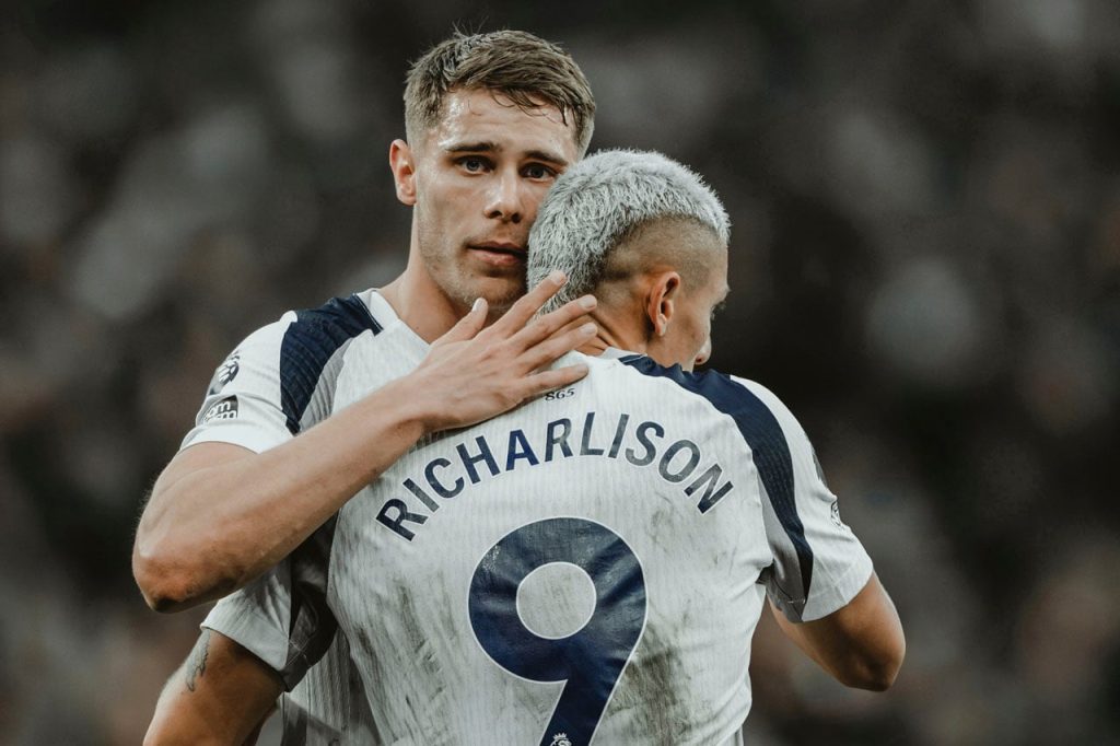 van-de-ven-richarlison.jpg