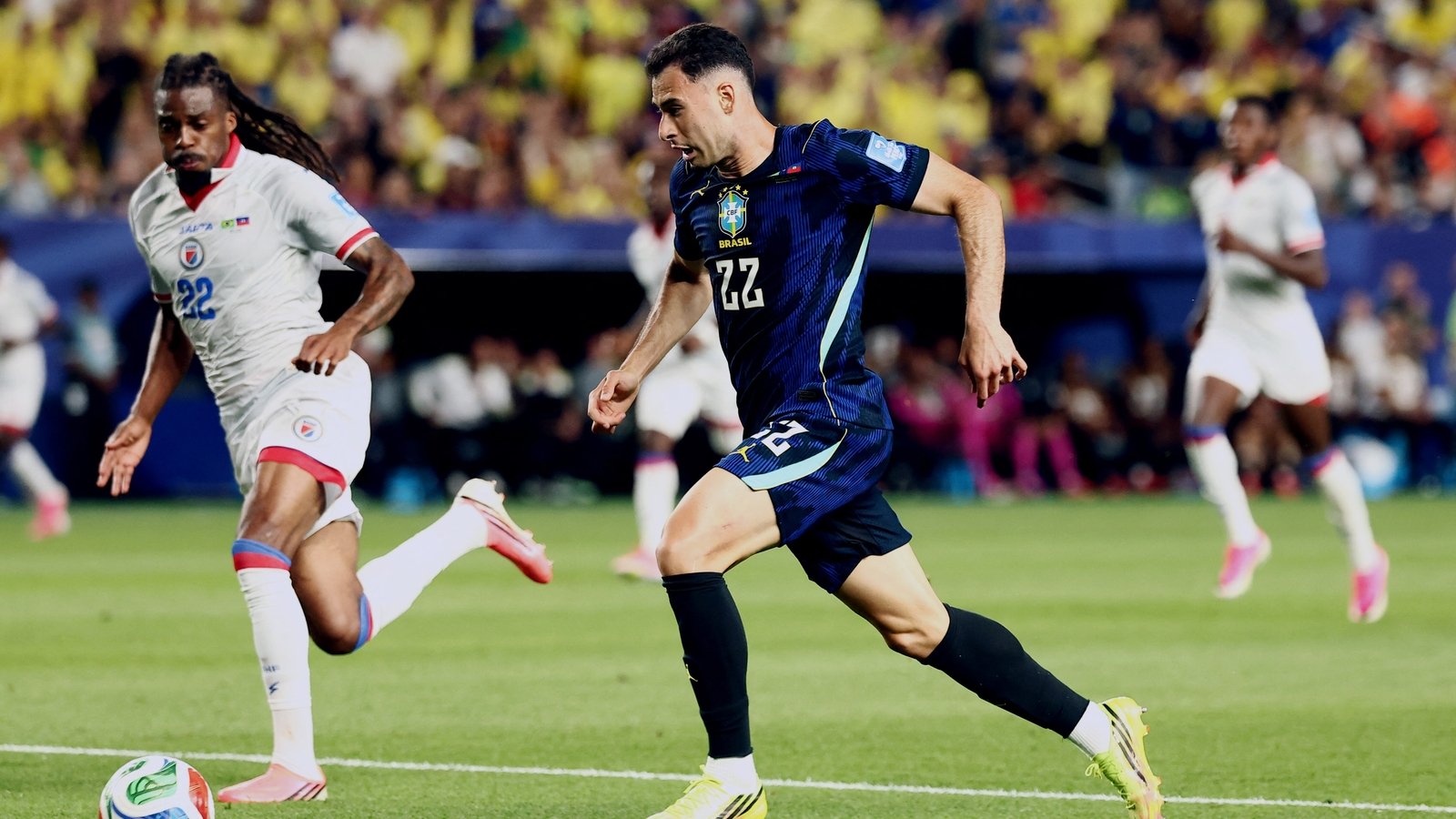 haitis-defender-jean-kevin-duverne-and-brazils-forward-gabriel-martinelli-fight-for-the-ball_r6m9bq1.jpeg