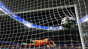madrid-spain-viktor-gyoekeres-of-arsenal-scores-his-teams-first-goal-from-the-penalty-spot_cje3zwya.jpeg