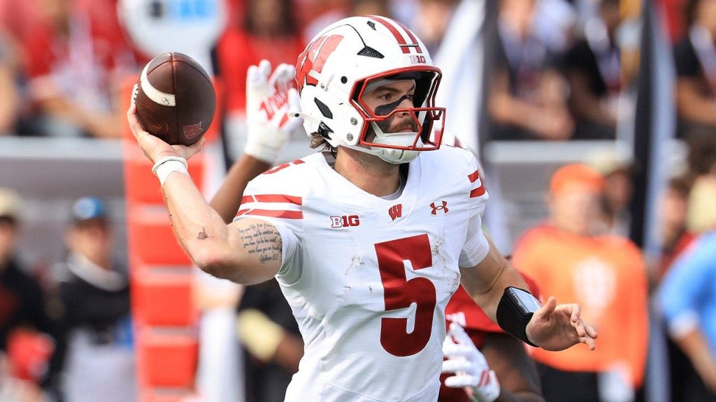 Wisconsin_Badgers_Uniforms.jpg