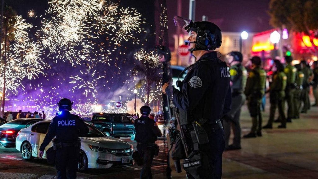 newport_beach_police_arrested_hundreds_of_teens_and_young_adults_following_a_massive_teen_takeover_e.jpeg