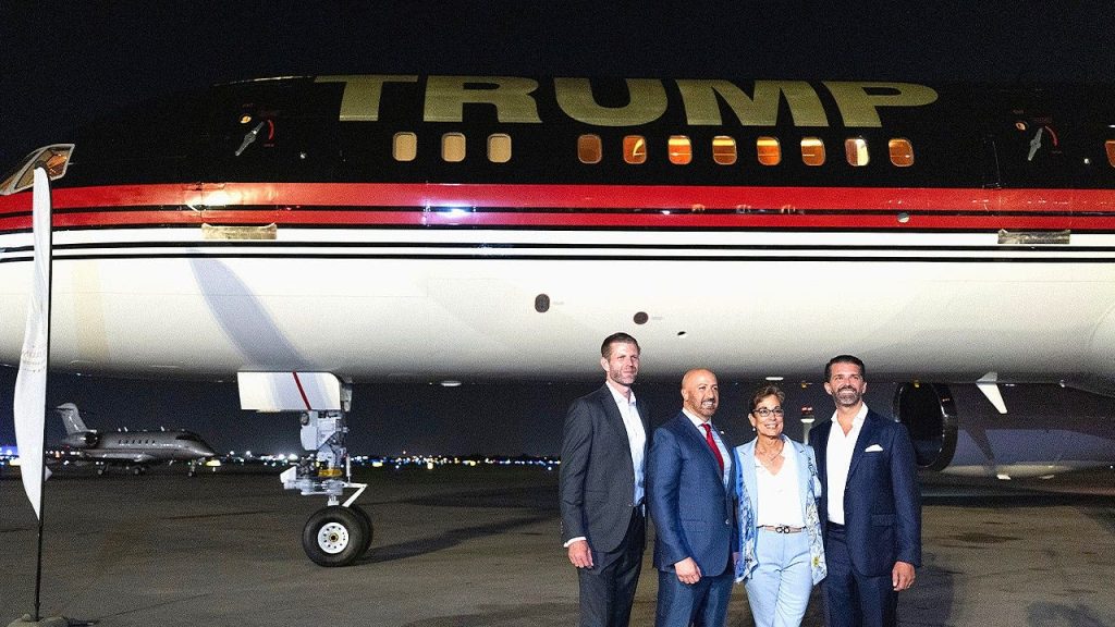 trump-force-one-palm-beach-airport.jpg