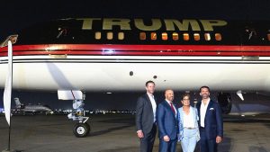 trump-force-one-palm-beach-airport.jpg