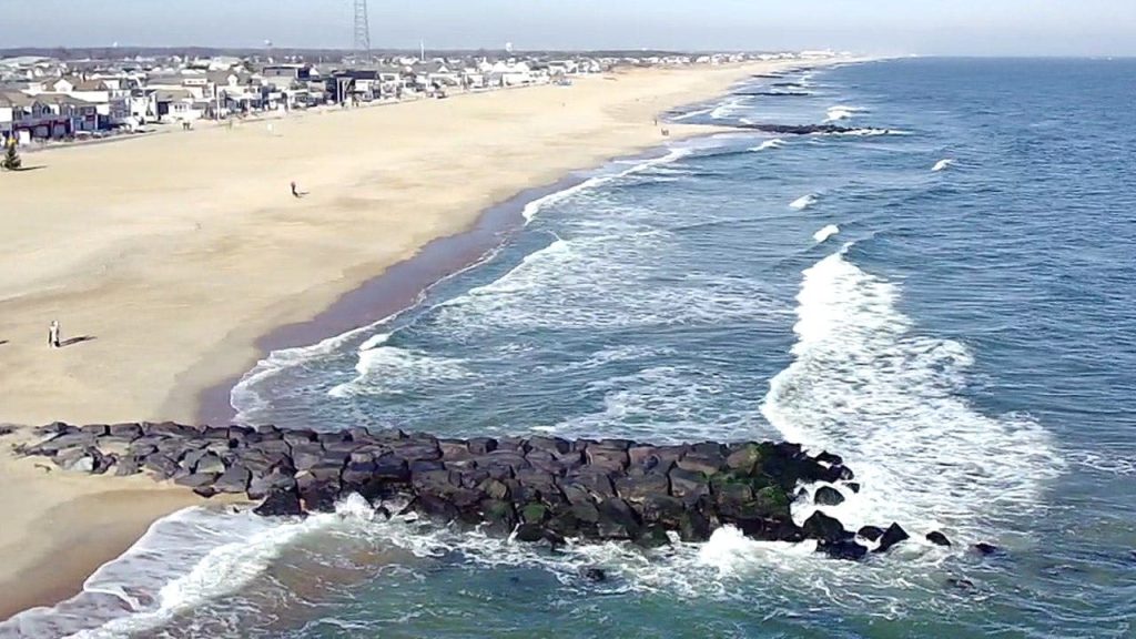 NJ-MANASQUAN-BEACH-LITTERED-SYRINGES-ODD-NEWS-TRAVEL-4.jpg