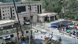 mudslides_tibet_china_nepal.gif