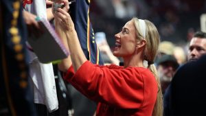 sophie-cunningham-signing.jpg