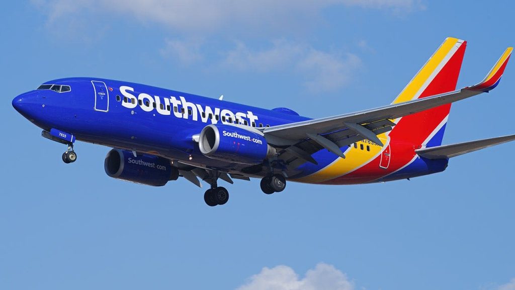 southwest-airlines-boeing-737-lax-fox-news-001.jpeg