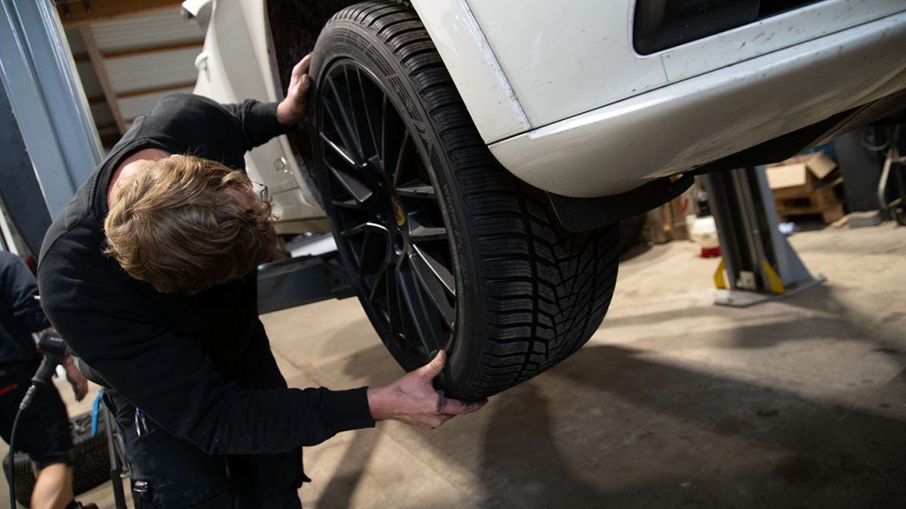 tire-change-001.jpg