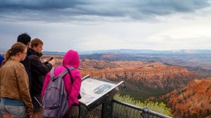 tourists-bryce-canyon-national-park.jpg