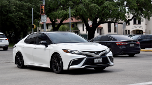 toyota-camry-hybrid-le.png