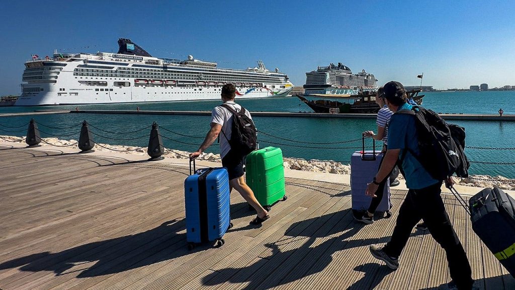 visitors-cruise-ships-doha-qatar.jpg